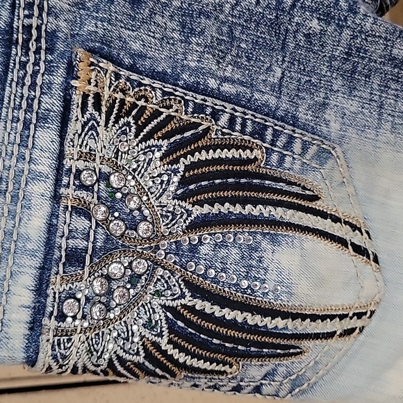 Zanadi wing embellished shorts - Picture 7 of 10